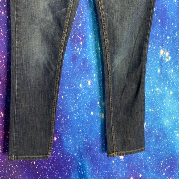 Aeropostale- Bayla Skinny 1/2 Short Jeans - Picture 3 of 8